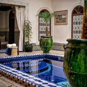 احجز هنا
